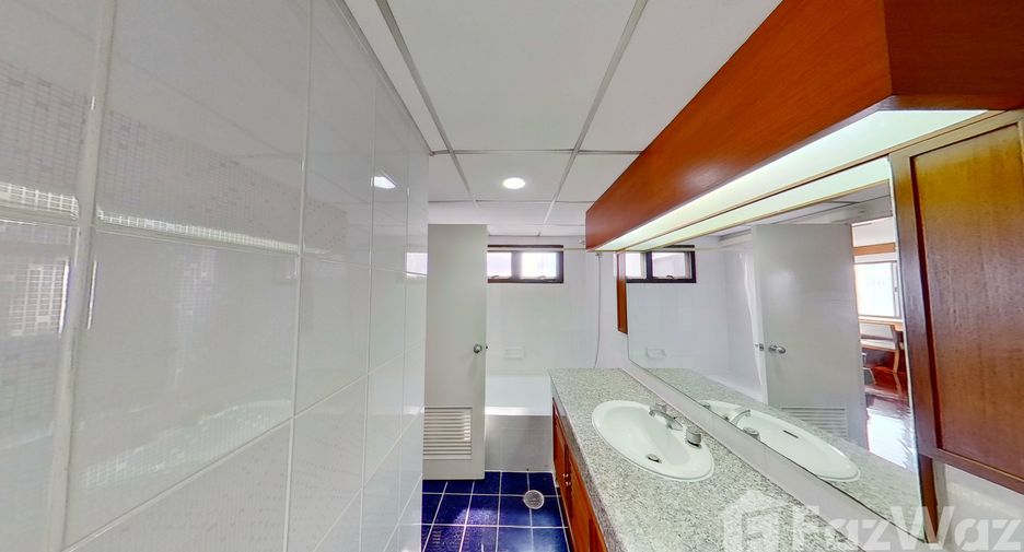 For rent 3 bedrooms condo in Watthana, Bangkok