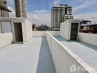 Casa adosada en alquiler de 4 habitaciones en Sathon, Bangkok