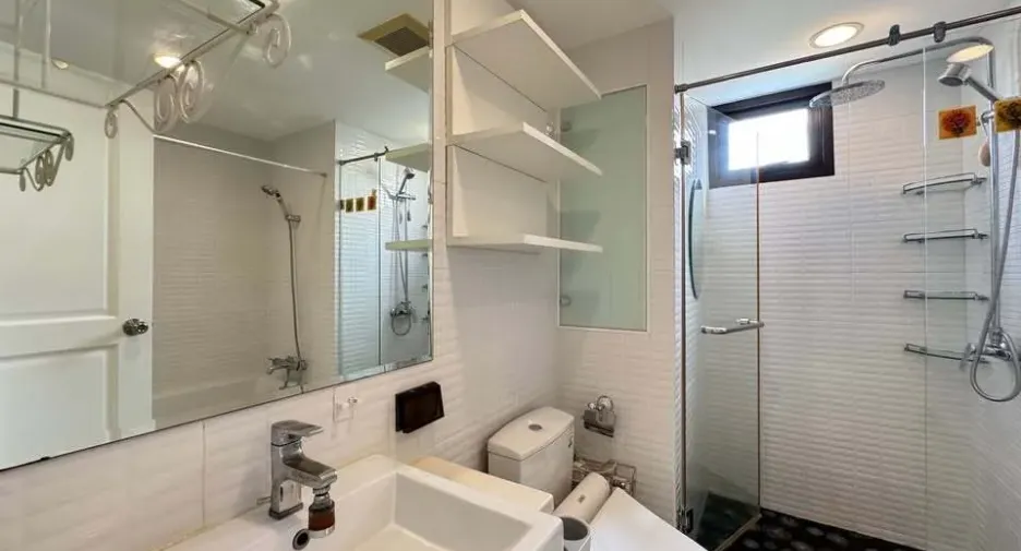 For rent 3 bedrooms condo in Khlong Toei, Bangkok