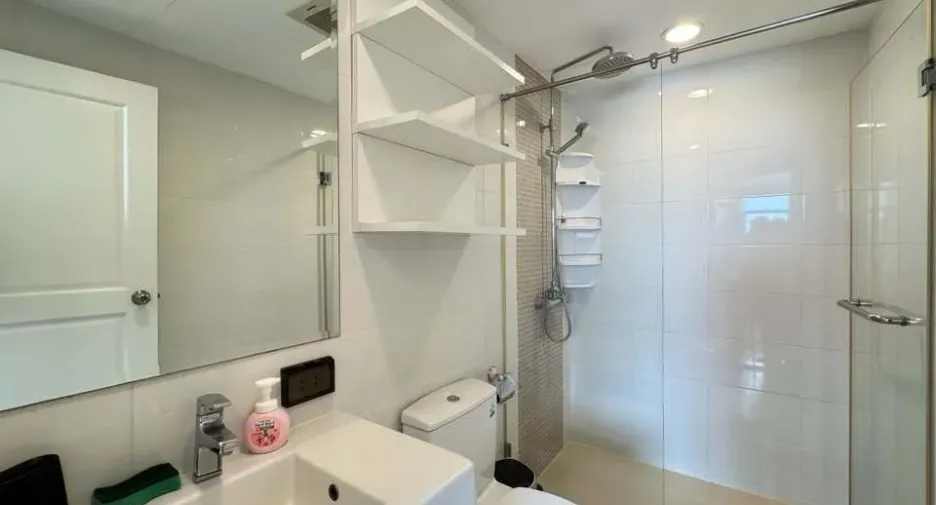 For rent 3 bedrooms condo in Khlong Toei, Bangkok