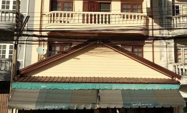 For rent 8 bedrooms townhouse in Bang Na, Bangkok