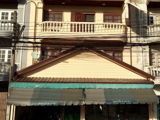 For rent 8 bedrooms townhouse in Bang Na, Bangkok