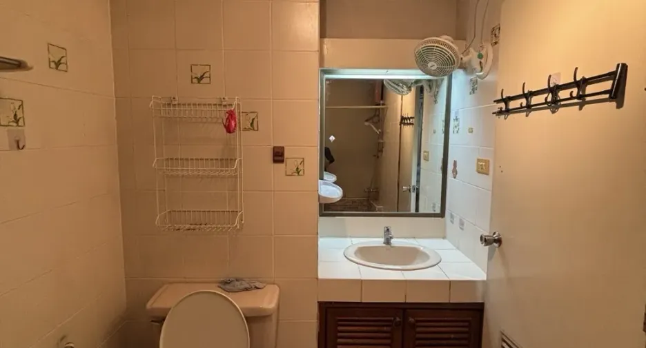 For rent 1 bed condo in Khlong Toei, Bangkok