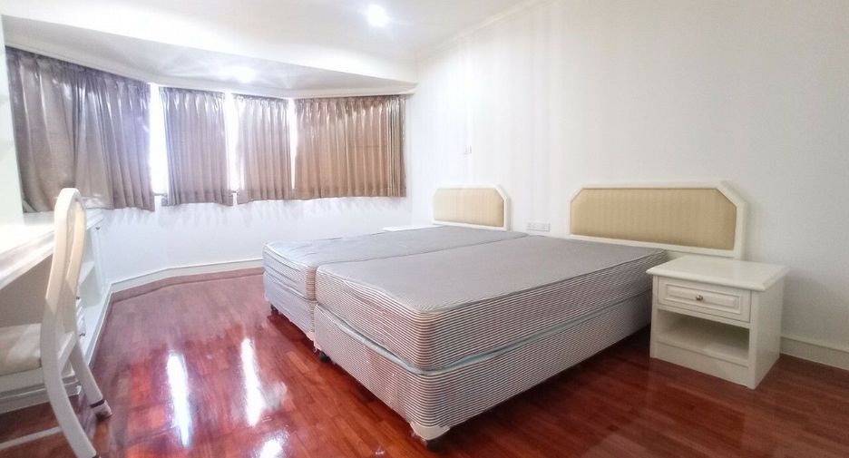 For rent 3 bedrooms condo in Khlong Toei, Bangkok