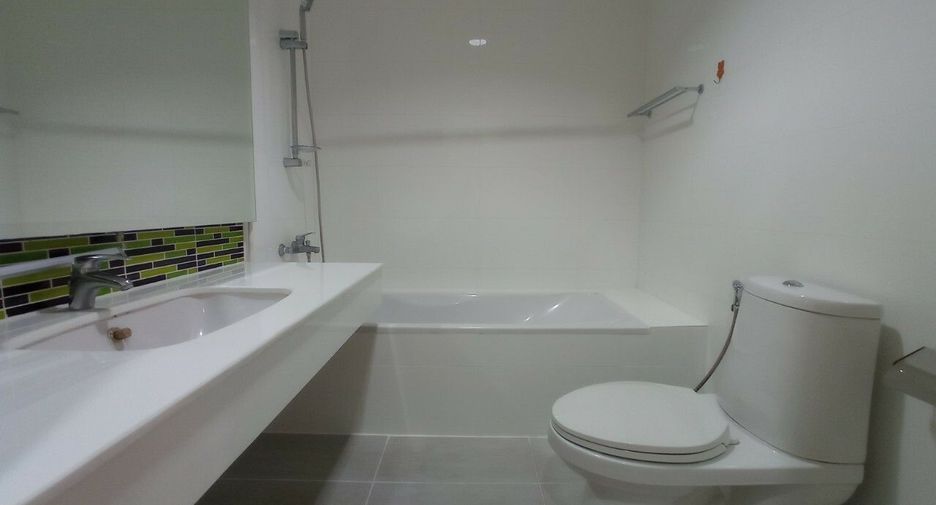 For rent 3 bedrooms condo in Khlong Toei, Bangkok