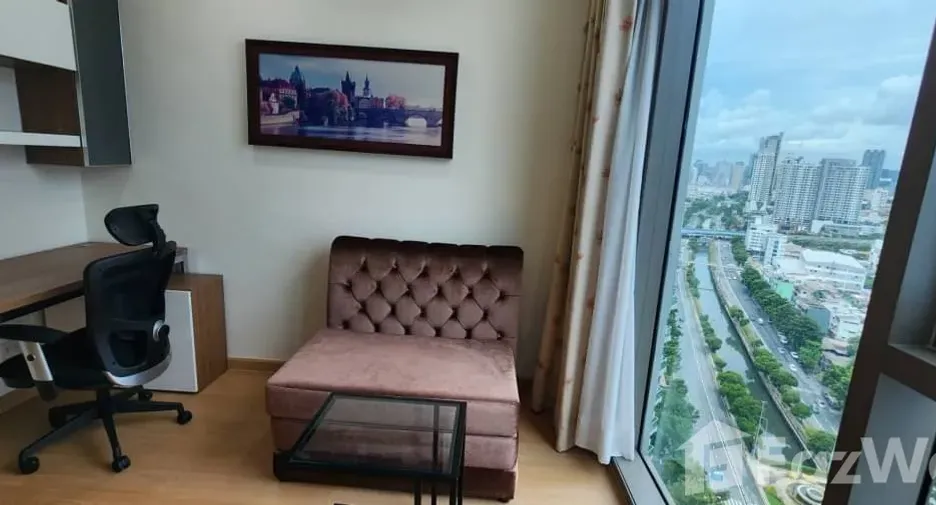 For rent 2 bedrooms condo in Yan Nawa, Bangkok