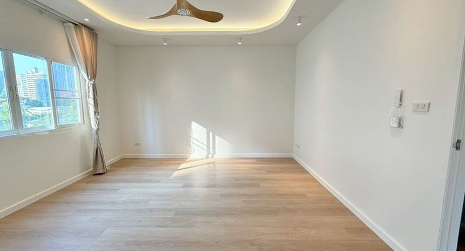 ให้เช่า 5 ห้องนอน บ้านเดี่ยว ใน วัฒนา, กรุงเทพฯ