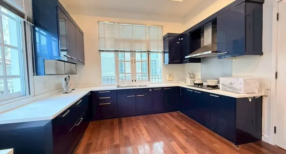 For rent 5 bedrooms house in Watthana, Bangkok