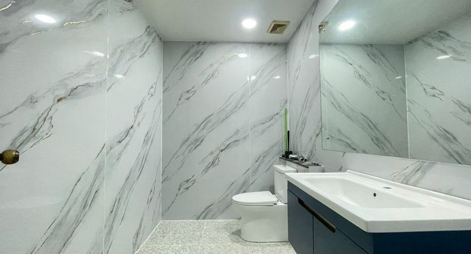 For rent 5 bedrooms house in Watthana, Bangkok