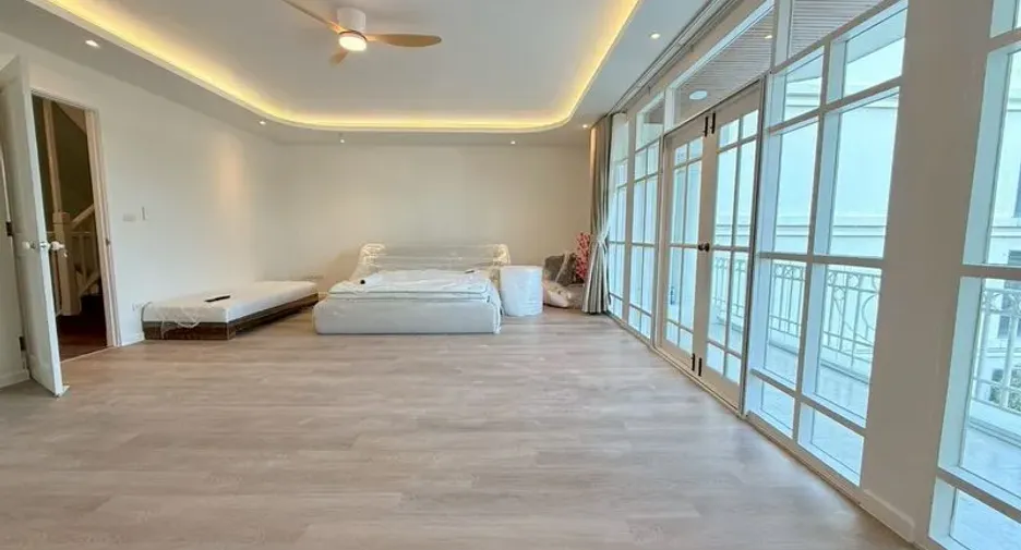 For rent 5 bedrooms house in Watthana, Bangkok