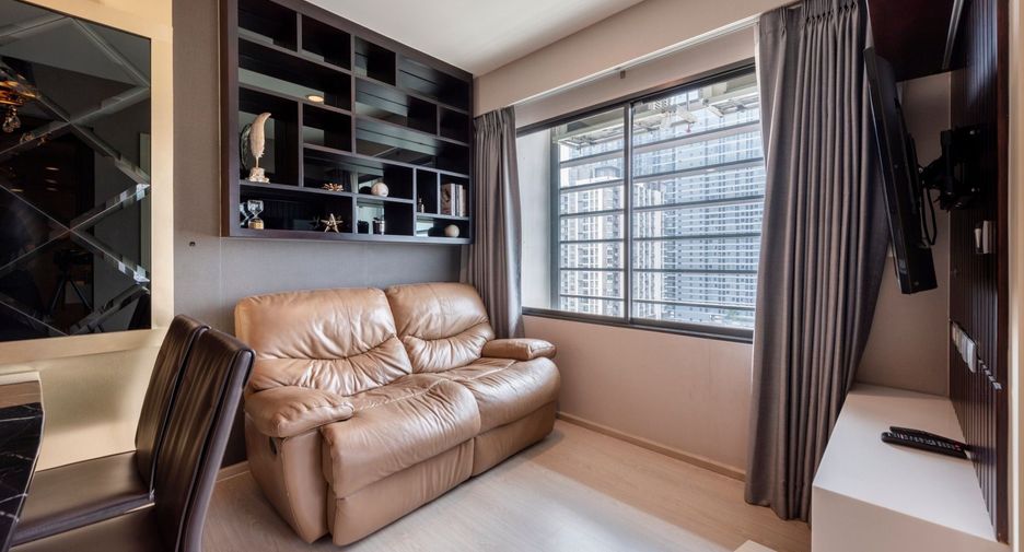 For rent 2 bedrooms condo in Huai Khwang, Bangkok