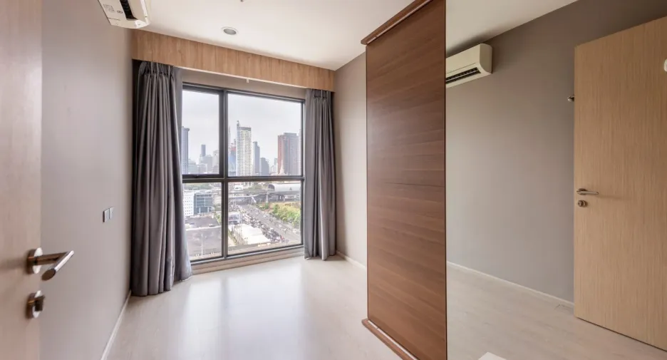 For rent 2 bedrooms condo in Huai Khwang, Bangkok