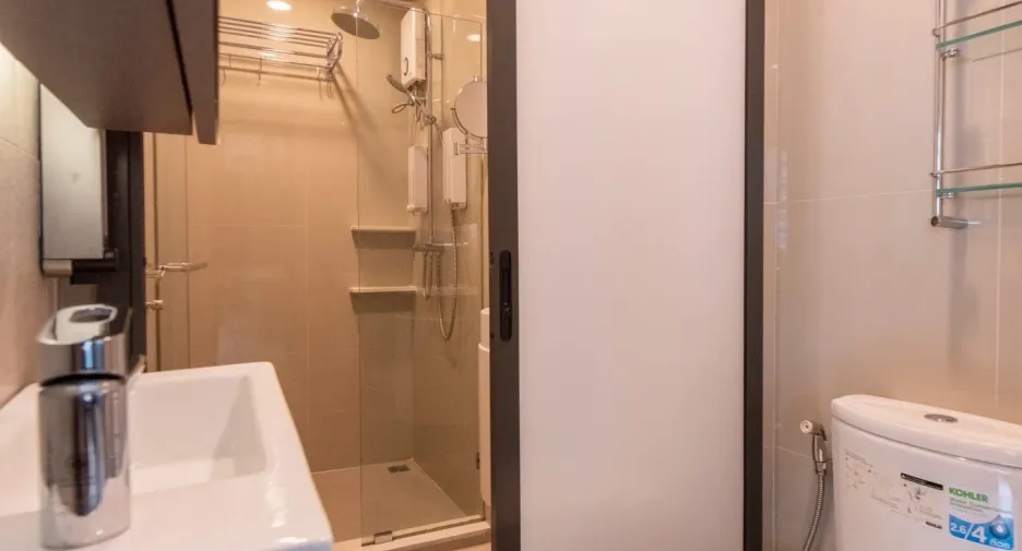 For rent 2 bedrooms condo in Huai Khwang, Bangkok