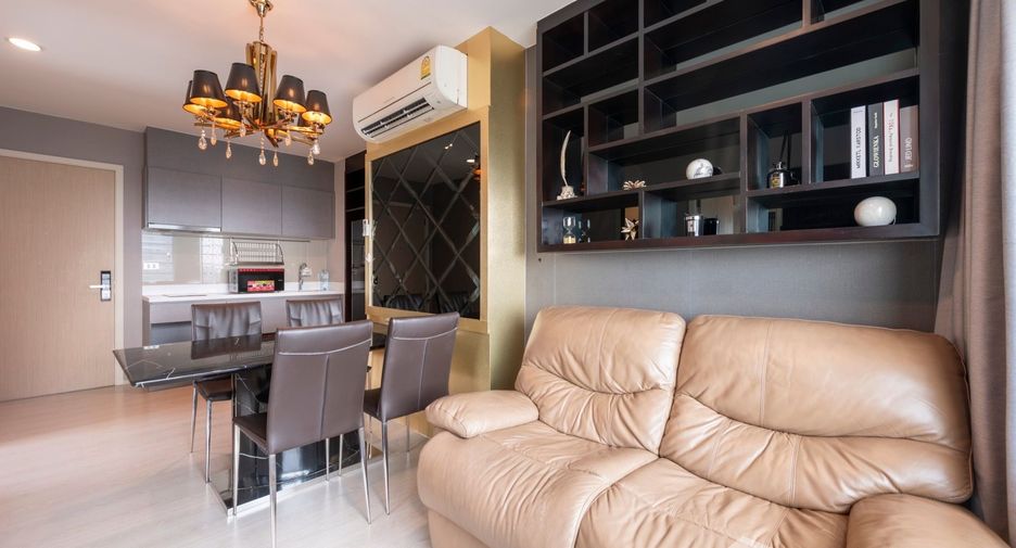 For rent 2 bedrooms condo in Huai Khwang, Bangkok