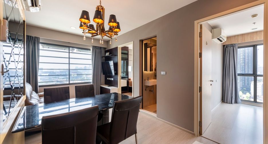 For rent 2 bedrooms condo in Huai Khwang, Bangkok