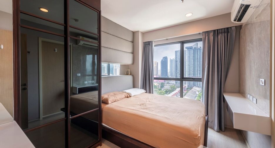 For rent 2 bedrooms condo in Huai Khwang, Bangkok
