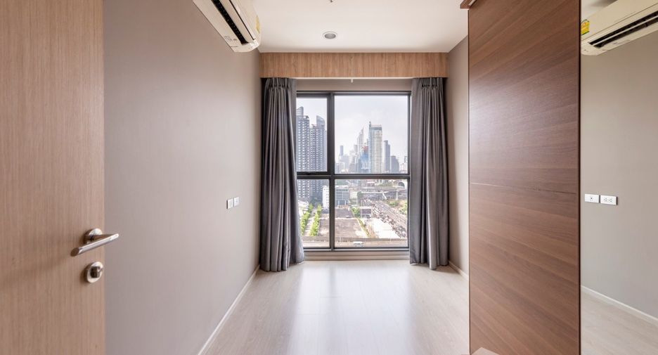 For rent 2 bedrooms condo in Huai Khwang, Bangkok