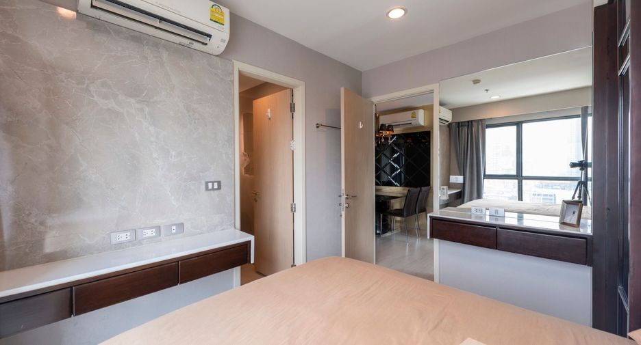 For rent 2 bedrooms condo in Huai Khwang, Bangkok