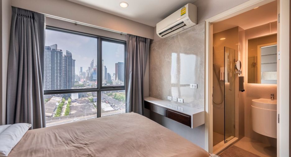 For rent 2 bedrooms condo in Huai Khwang, Bangkok
