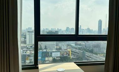 Condo en alquiler de 2 habitaciones en Huai Khwang, Bangkok