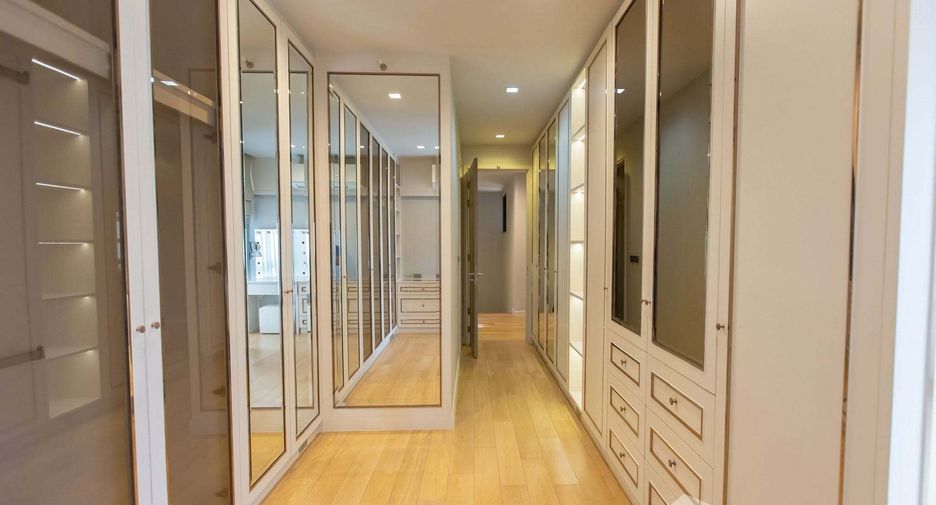 For rent 4 bedrooms house in Lat Phrao, Bangkok