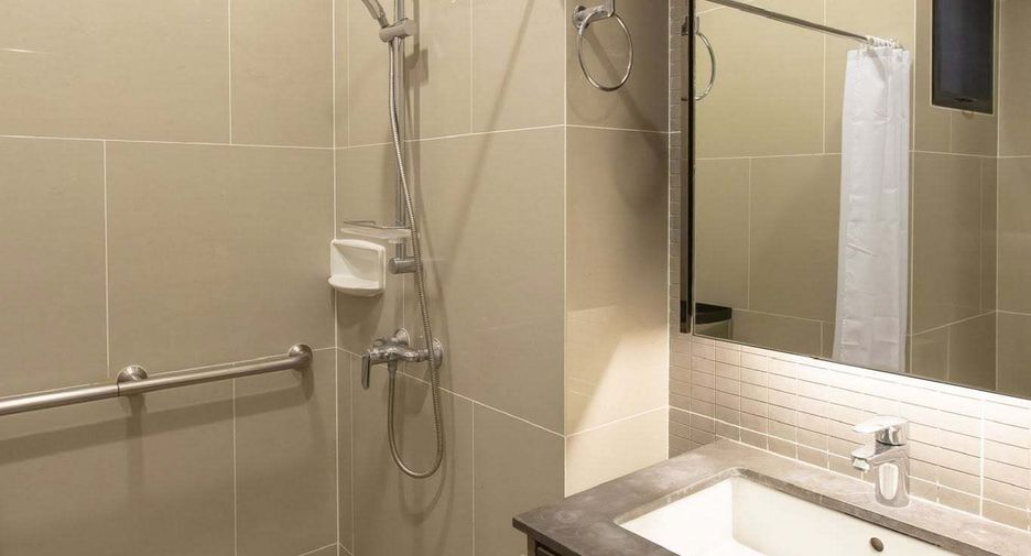 For rent 4 bedrooms house in Lat Phrao, Bangkok