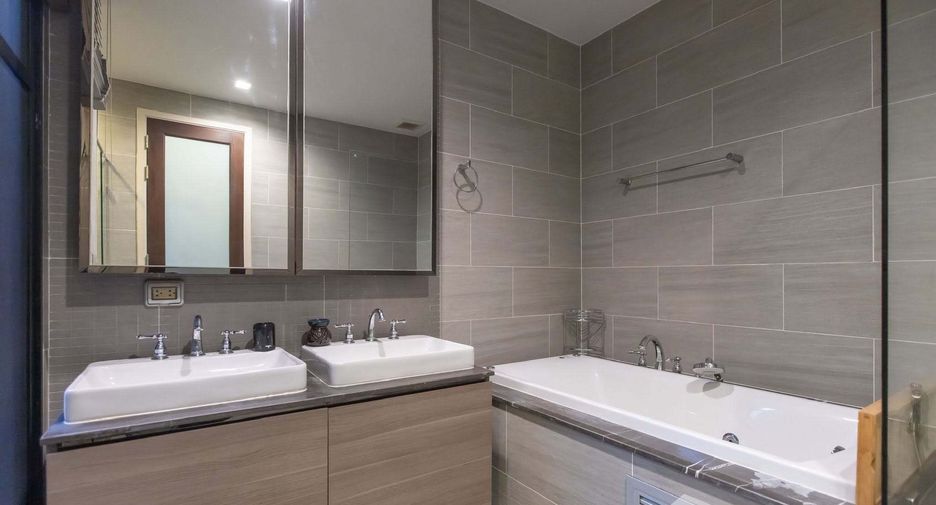 For rent 4 bedrooms house in Lat Phrao, Bangkok