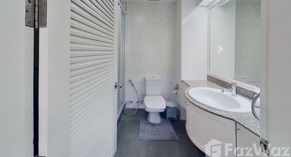 For rent 3 bedrooms condo in Watthana, Bangkok