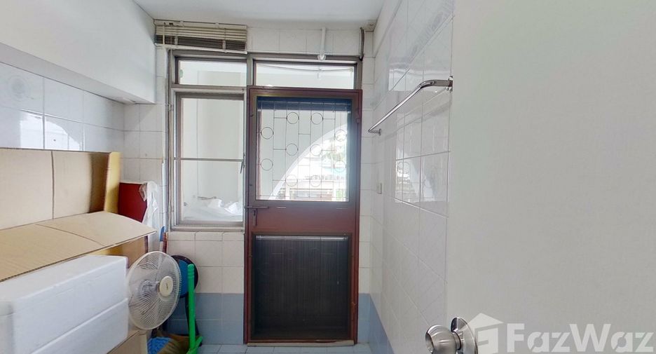 For rent 3 bedrooms condo in Watthana, Bangkok