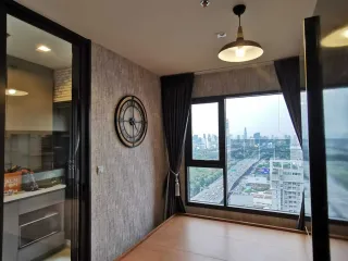 À louer studio condo à Huai Khwang, Bangkok