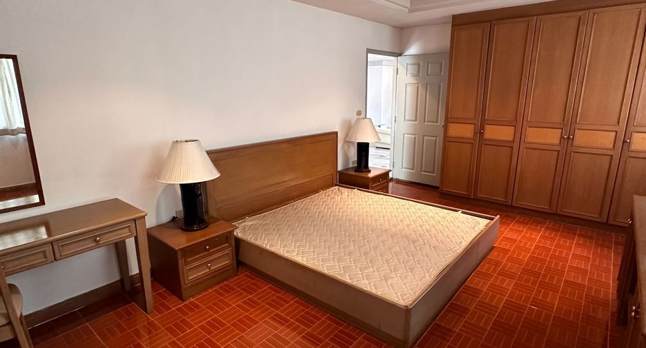 For rent 2 bedrooms apartment in Sathon, Bangkok