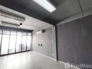 For rent 5 ベッドルーム retail Space in Bang Rak, Bangkok