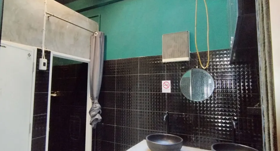 For rent 5 bedrooms retail Space in Bang Rak, Bangkok