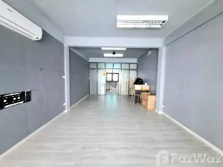 For rent 5 ベッドルーム retail Space in Bang Rak, Bangkok