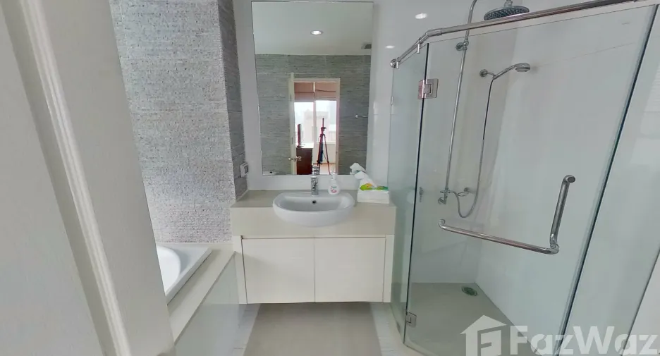Condo en alquiler de 2 habitaciones en Khlong Toei, Bangkok