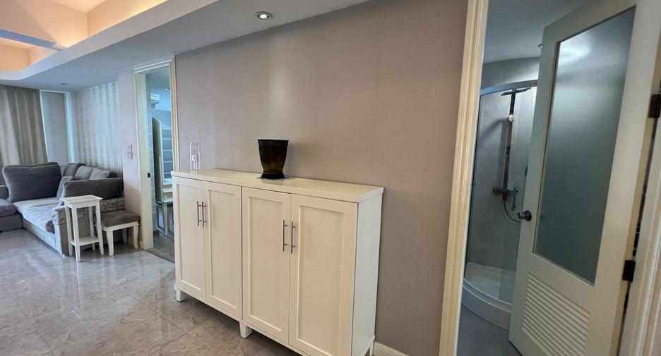 For rent 2 bedrooms condo in Khlong Toei, Bangkok