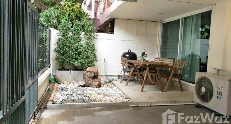 For rent 3 bedrooms townhouse in Watthana, Bangkok