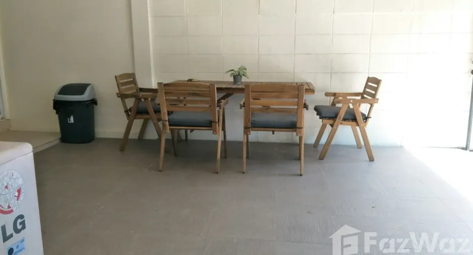 For rent 3 bedrooms townhouse in Watthana, Bangkok