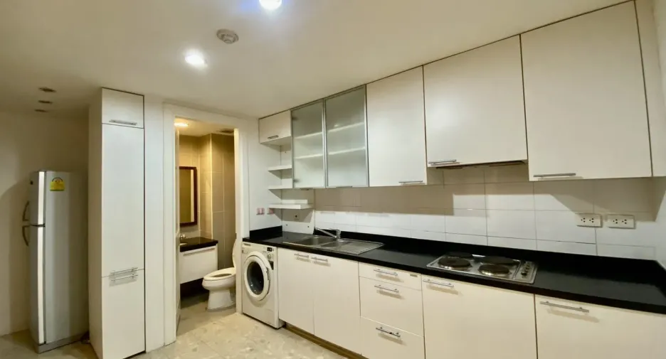 For rent 3 bedrooms condo in Watthana, Bangkok