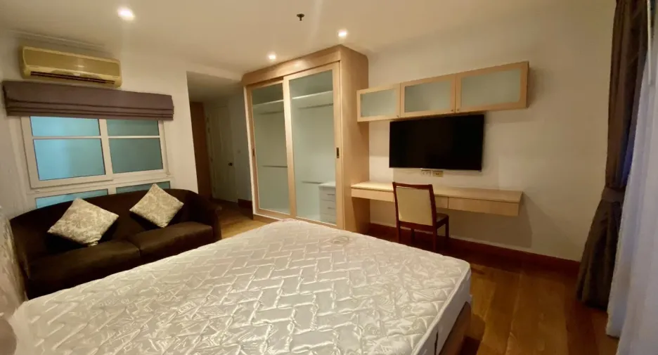 For rent 3 bedrooms condo in Watthana, Bangkok