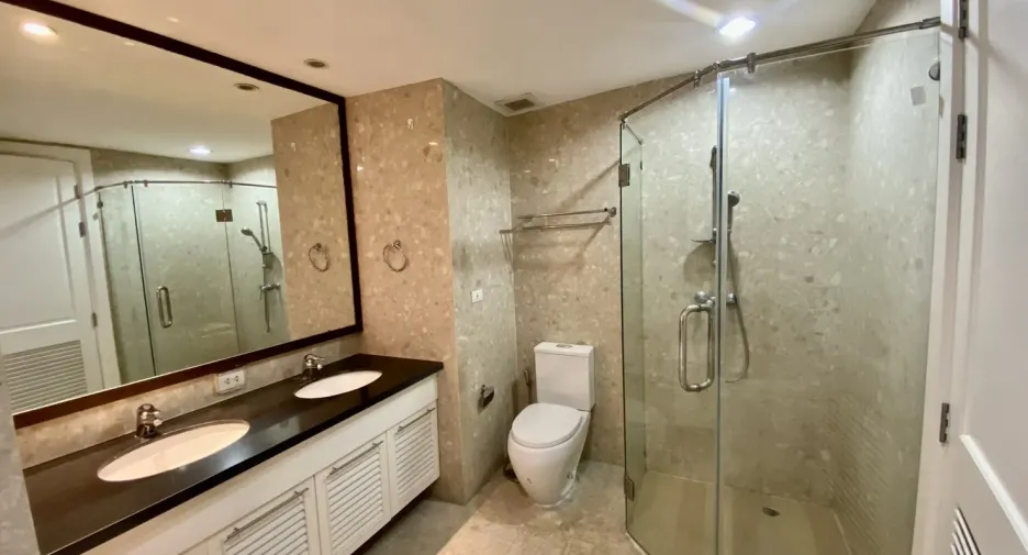 For rent 3 bedrooms condo in Watthana, Bangkok