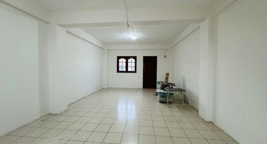 For rent 1 bed retail Space in Huai Khwang, Bangkok
