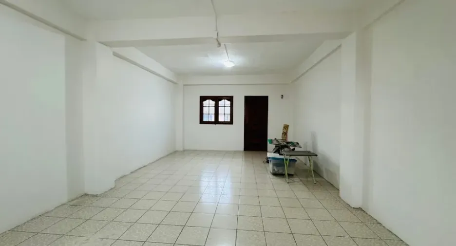For rent 1 bed retail Space in Huai Khwang, Bangkok