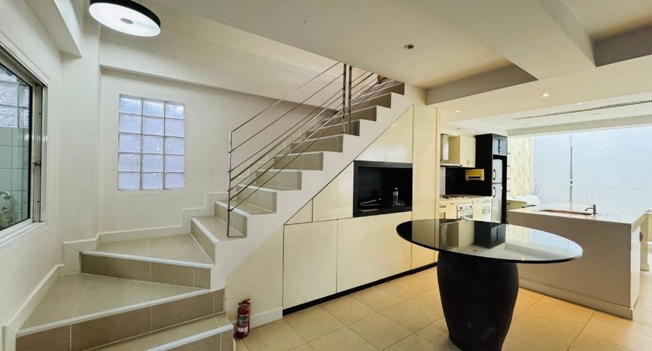 For rent 1 bed retail Space in Huai Khwang, Bangkok