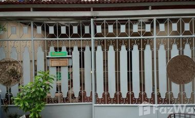 Casa adosada en alquiler de 3 habitaciones en Bang Na, Bangkok