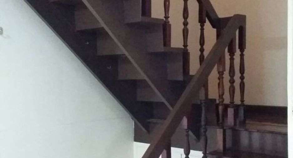 Casa adosada en alquiler de 3 habitaciones en Bang Na, Bangkok