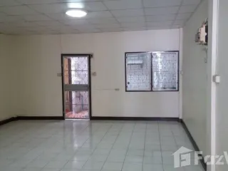 For rent 3 bedrooms townhouse in Bang Na, Bangkok