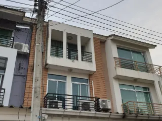 出租 3 卧室 联排别墅 在 Lak Si, 曼谷