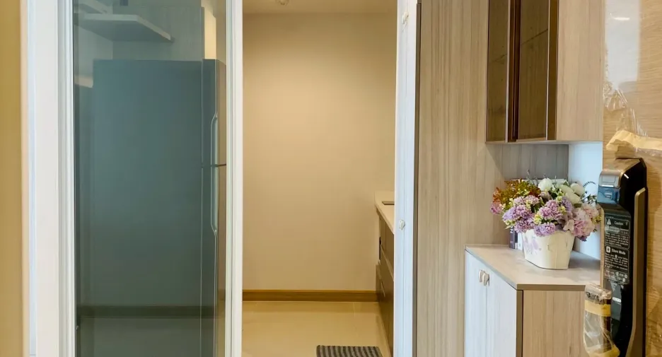 For rent 2 bedrooms condo in Yan Nawa, Bangkok