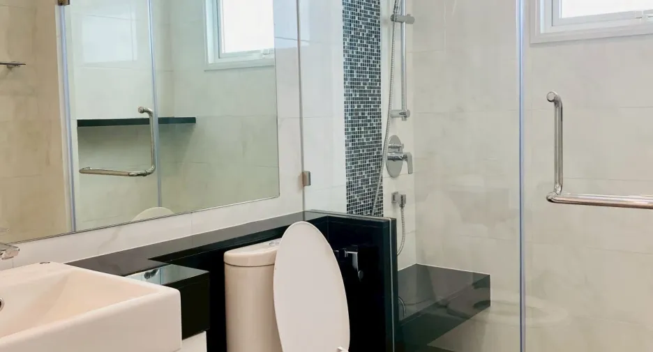 For rent 2 bedrooms condo in Yan Nawa, Bangkok